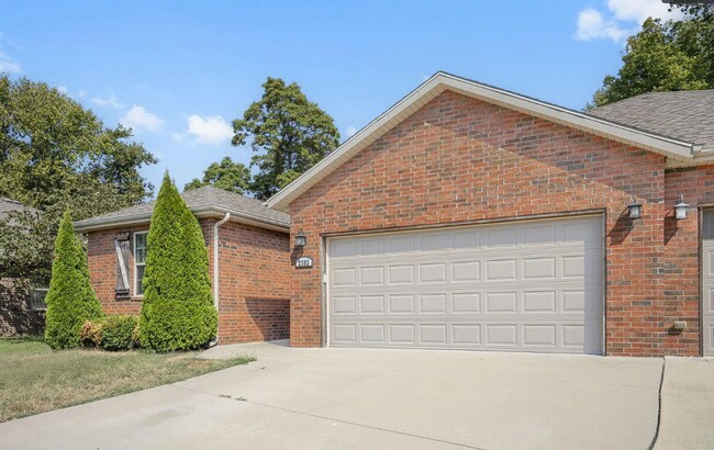 Building Photo - 3 Bedroom 2 Bathroom 2 CAR GARAGE