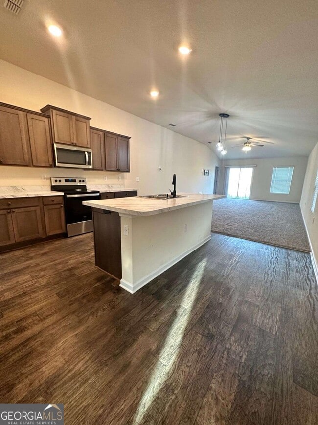 Building Photo - 108 Teakwood Dr
