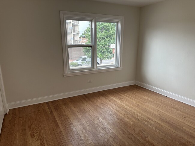 Building Photo - 3927 W 95th St
