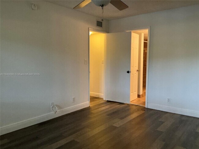 Building Photo - 407 Gardens Dr
