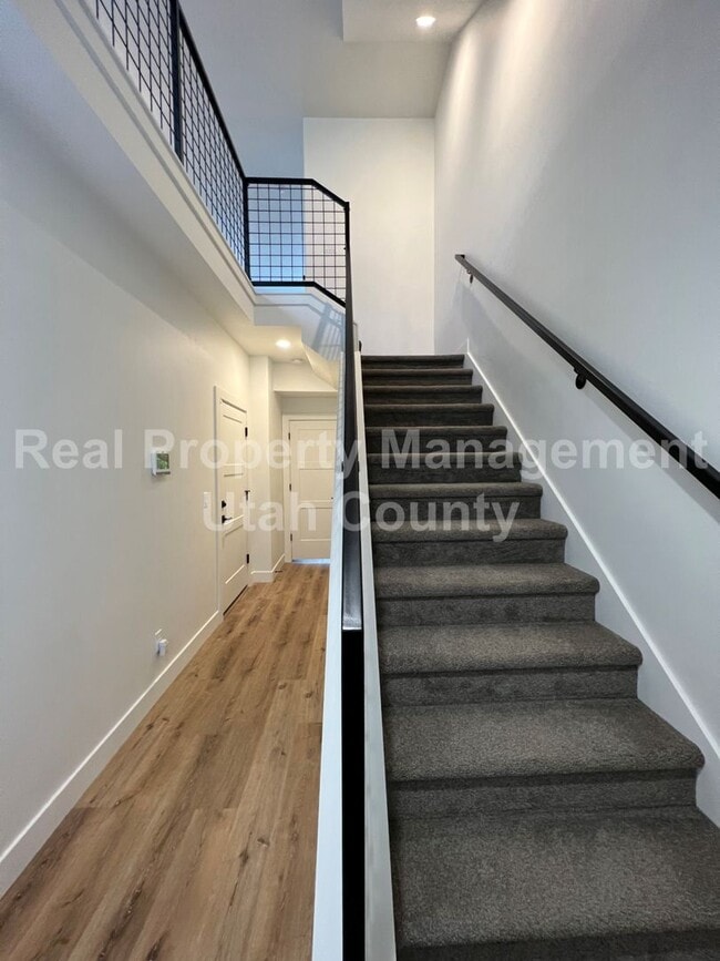 Building Photo - American Fork Town home small pet friendly