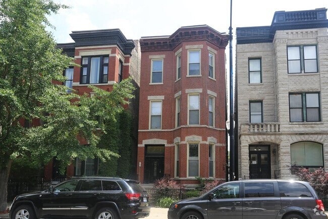 Building Photo - 2137 N Sheffield Ave