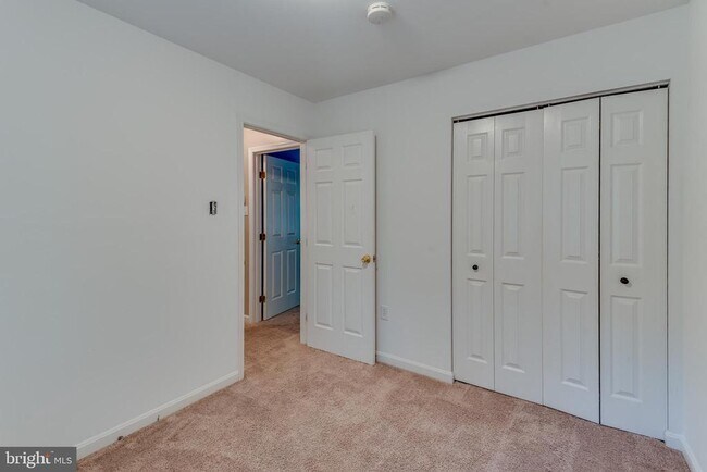 Building Photo - 8413 Manor View Rd