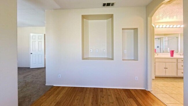 Building Photo - 2226 Willowbrook Ln