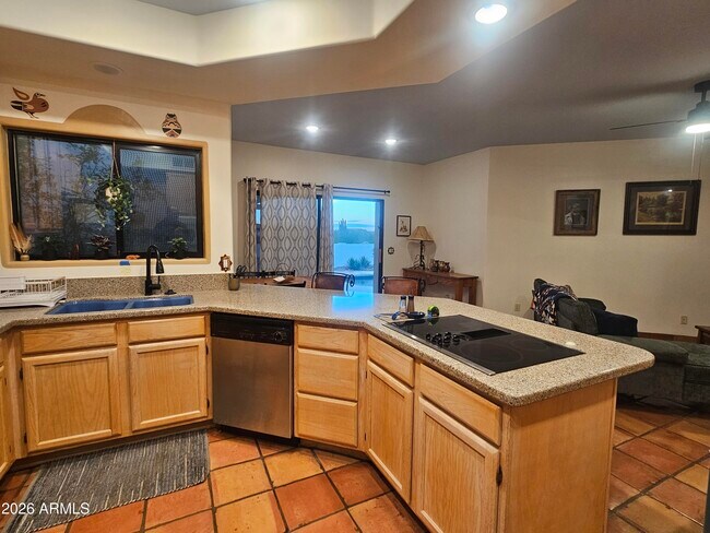 Building Photo - 6540 E Maria Dr