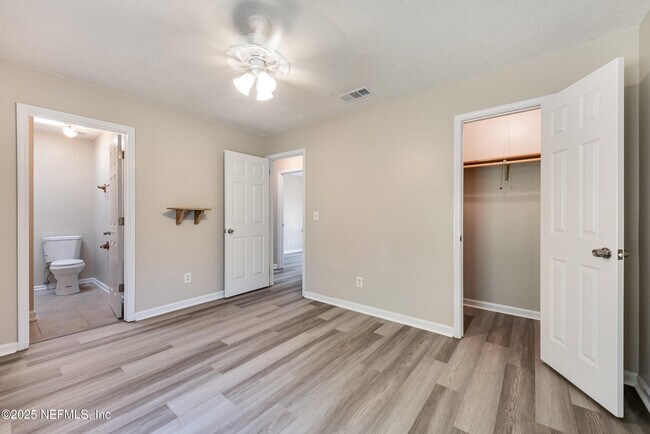 Building Photo - 3920 Sans Pareil St