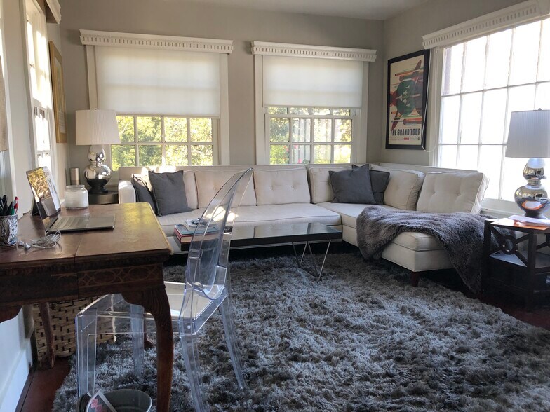 Building Photo - 1316 N Occidental Blvd