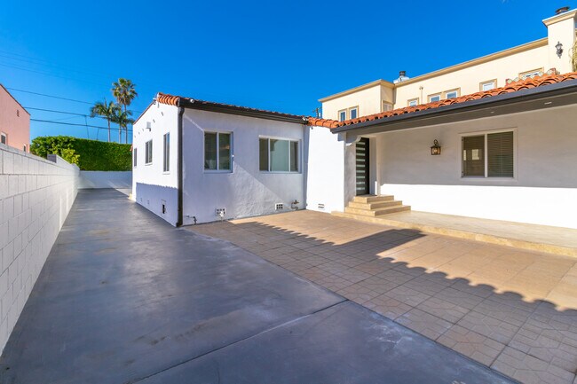 Building Photo - 161 N Willaman Dr
