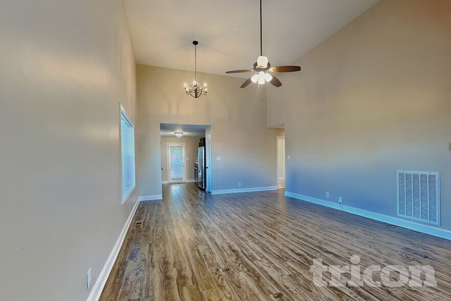 Building Photo - 2945 Lancelot Ln