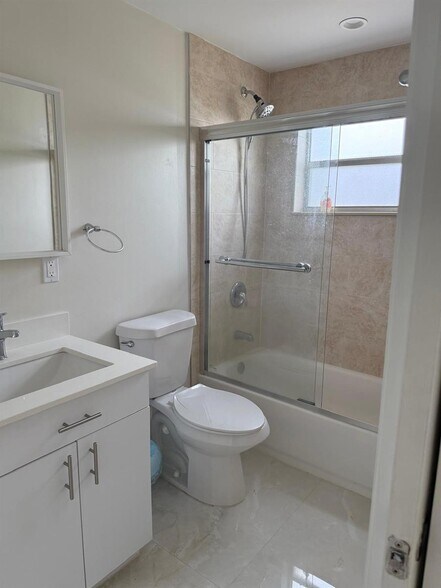 Building Photo - 9420 Poinciana Pl