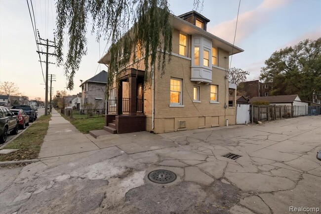 Building Photo - 5421 Toledo St