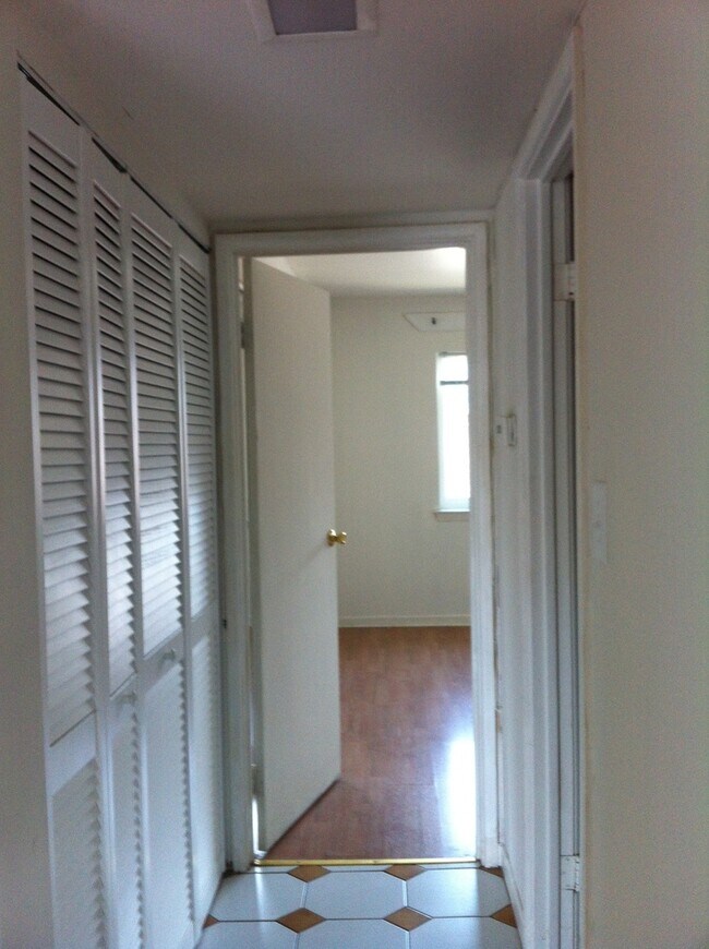 Building Photo - 9368 Bay Colony Dr