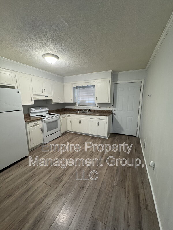 Building Photo - 2217 Apple Valley Rd