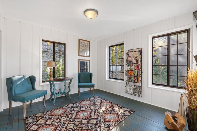 Building Photo - 196 Lakeside Way