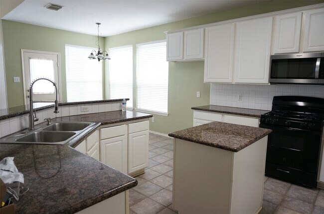 Building Photo - 2114 Madewood Dr