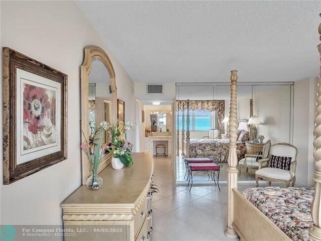 Building Photo - 1150 Hillsboro Mile-