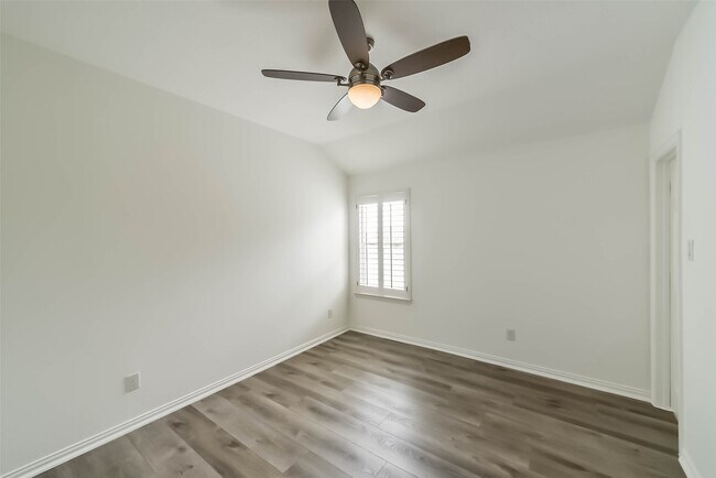 Building Photo - 1202 Maroon Ln