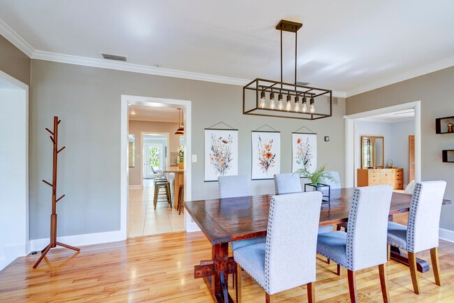 Building Photo - 411 26th St