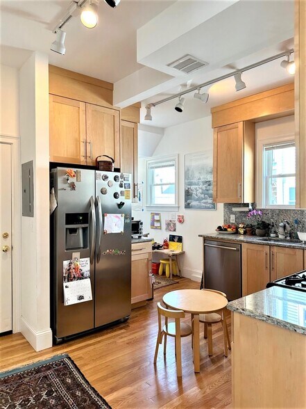 Building Photo - 20 Concord Ave