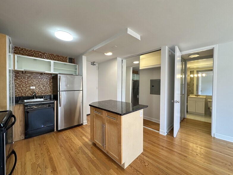 Building Photo - 1442 N Dearborn St