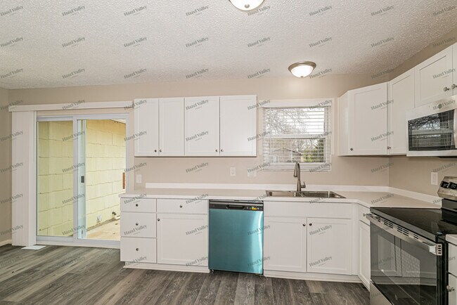 Building Photo - 15643 91st Ave