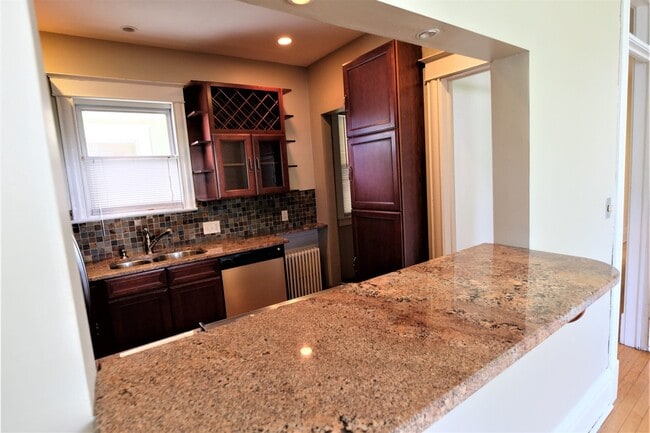 Building Photo - Linden Hills | 4127