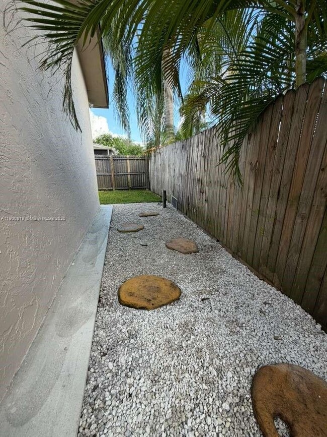 Building Photo - 219 SE 8th St