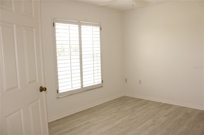 Building Photo - 1702 Fairway Trce