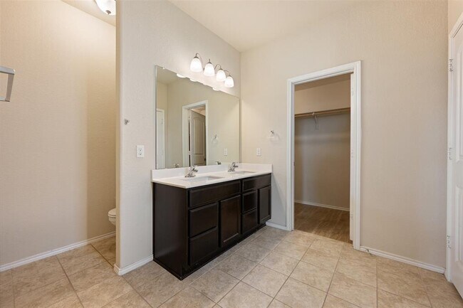 Building Photo - 208 Plata Ln