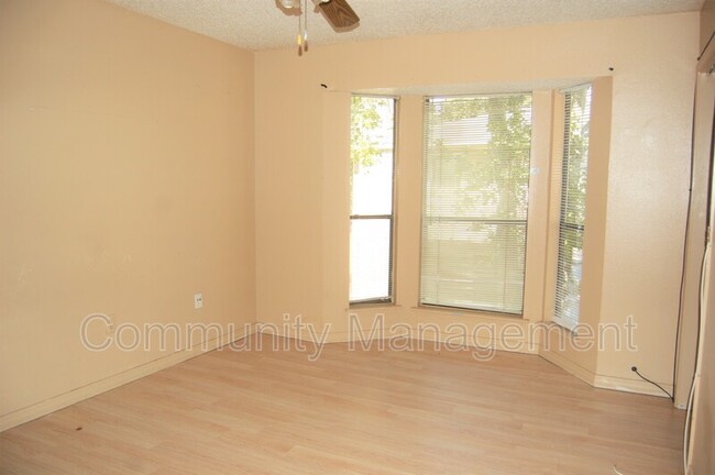 Building Photo - 3238 Toulon Dr