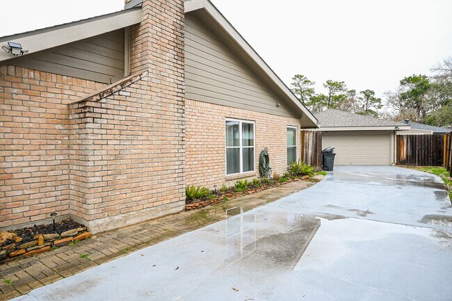 Building Photo - 19414 Dianeshire Dr