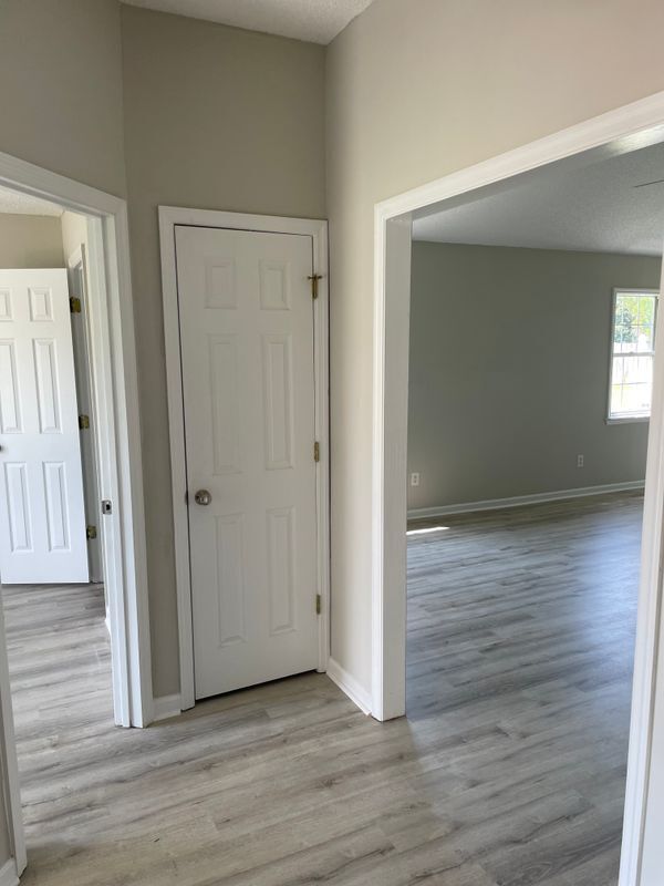 Building Photo - 208 Strawbridge Ln