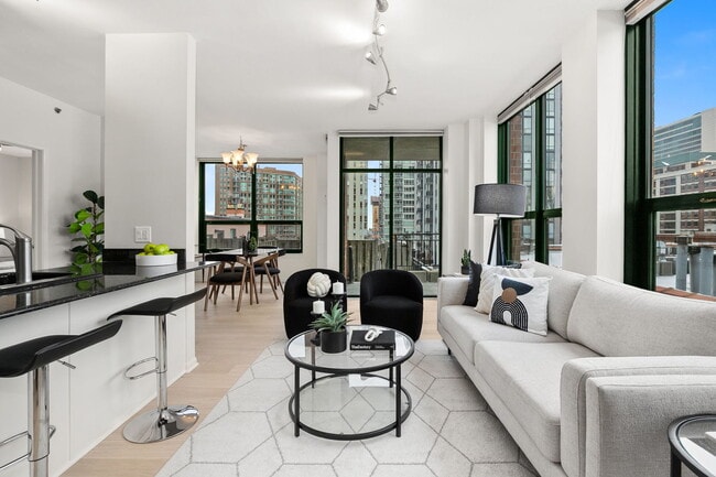 Building Photo - 400 W Ontario St