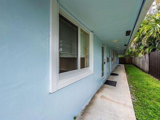 Building Photo - 750 SW 2nd St