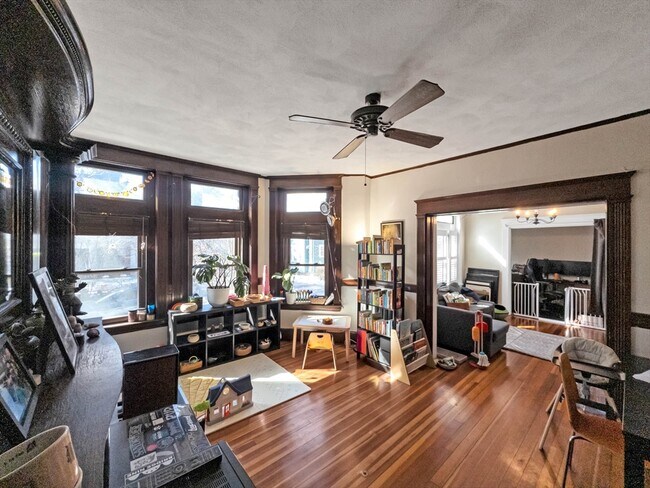 Building Photo - 27 Lakeville Rd