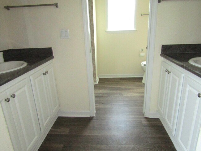 Building Photo - 37 Jurua Ct