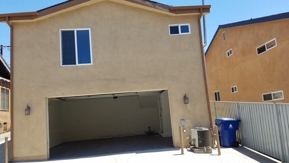 2 car garage - 3424 Bellevue Ave