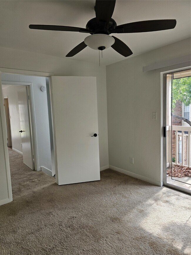 Building Photo - 2626 Holly Hall St