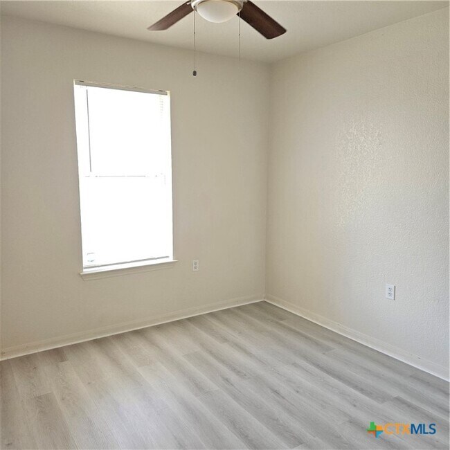Building Photo - 901 Ticonderoga Dr