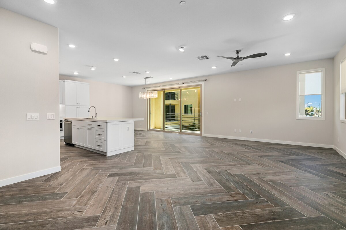 From staircase to 2nd floor Kitchen and Dining Room - 590 Catalonia