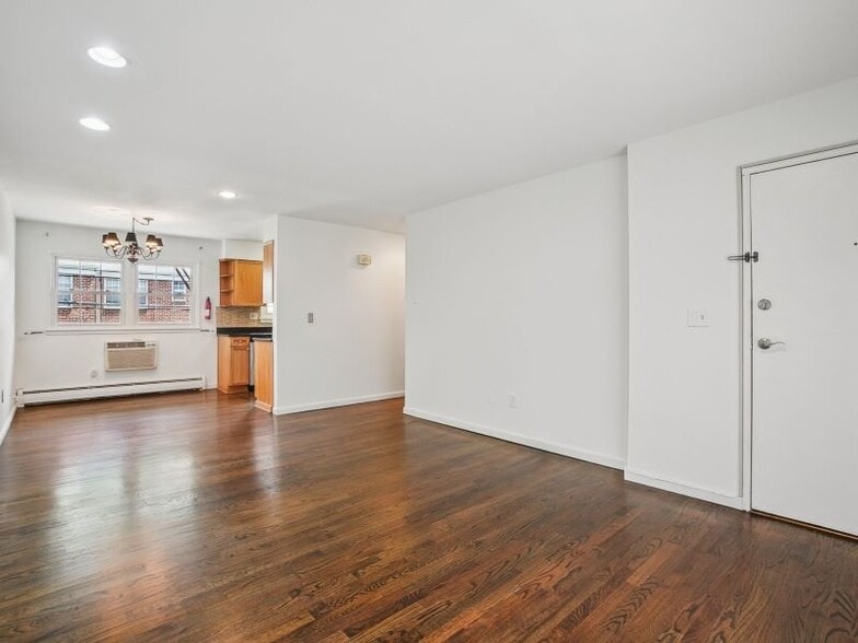 Living room - 39 Harrison Ave