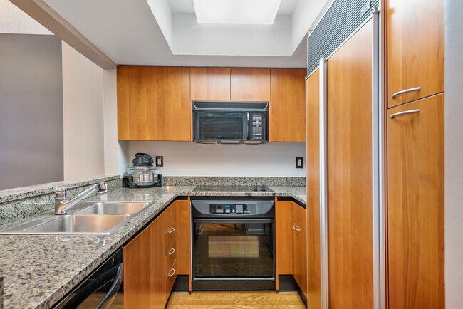 Building Photo - 1500 Ocean Dr