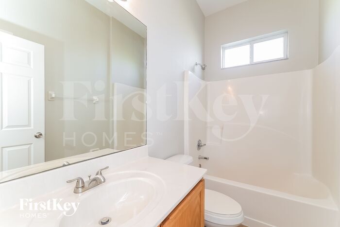 Building Photo - 452 Bay Leaf Dr