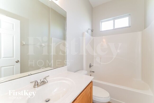 Building Photo - 452 Bay Leaf Dr