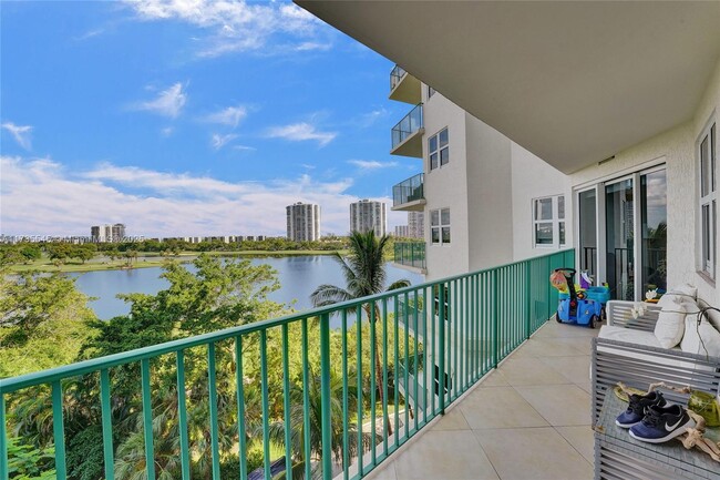 Building Photo - 20000 E Country Club Dr
