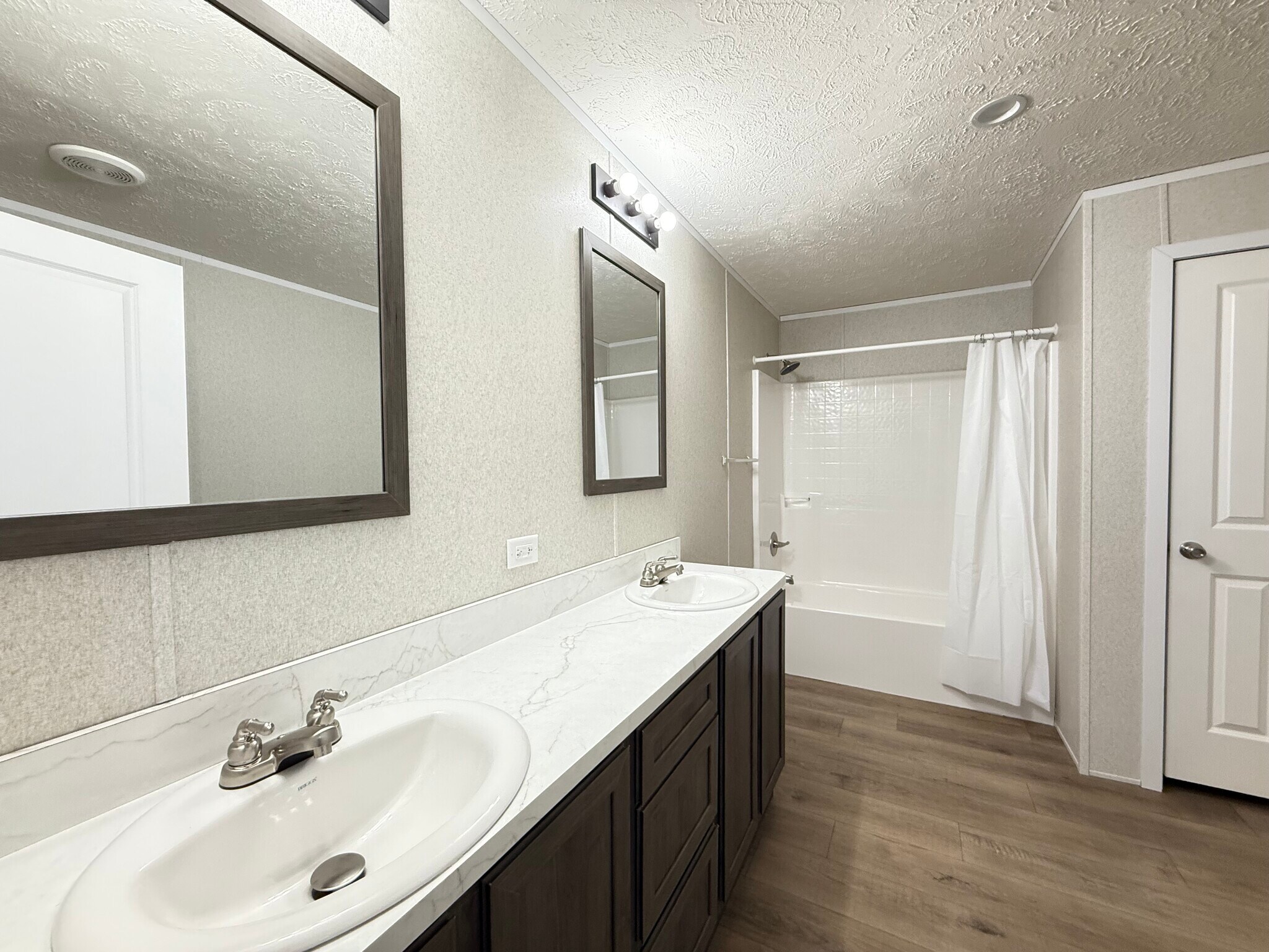 Building Photo - 29652 Cambridge Ct