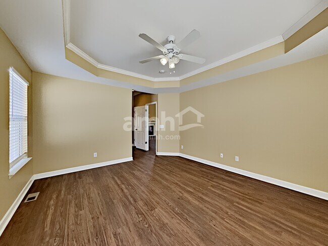 Building Photo - 220 Solitude Cir