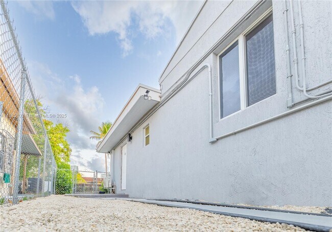 Building Photo - 1836 NW 16th Terrace