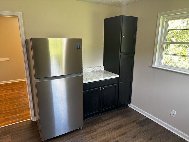 Building Photo - 3 Bedroom 1 Bath Home