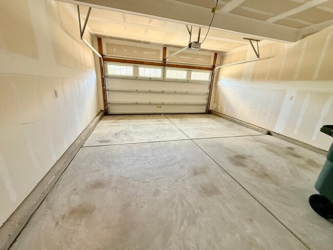 Building Photo - 5633 Garrow Glen Rd